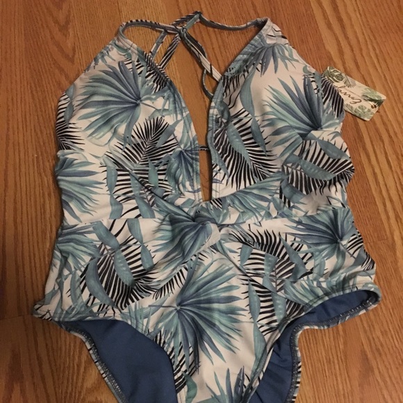 Swim Suit Knot Tie in Front - Picture 1 of 5